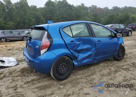 2015 Toyota Prius C z USA, uszkodzony, nr VIN JTDKDTB38F1582423